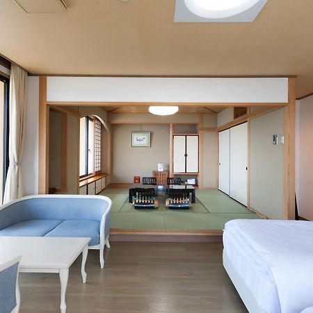 Отель Matsuura Saiki Экстерьер фото